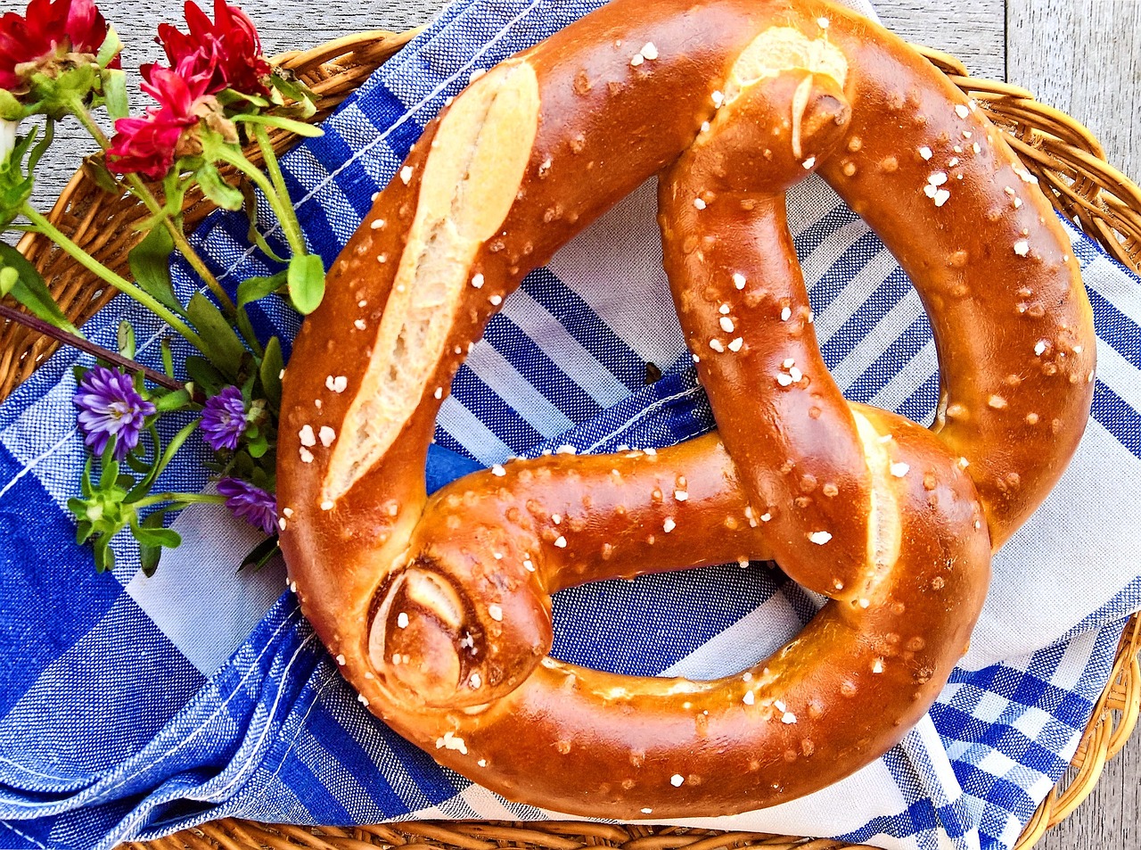 Pretzel on a picnic kind of presentation